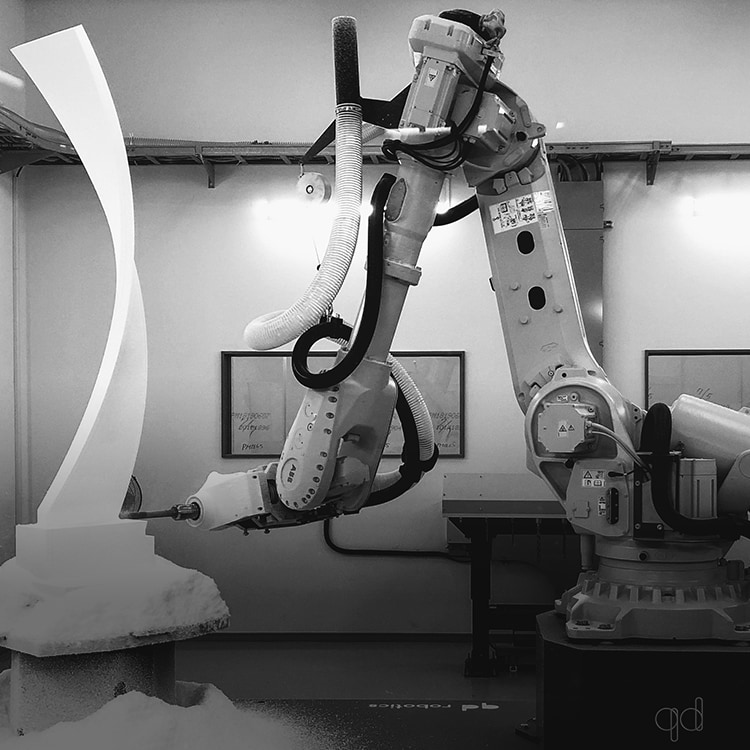 イタリアから直輸入したロボット加工機と木村鋳造所の技術で等身大模型やオブジェやコンクリート型も発泡スチロールで作ることが可能